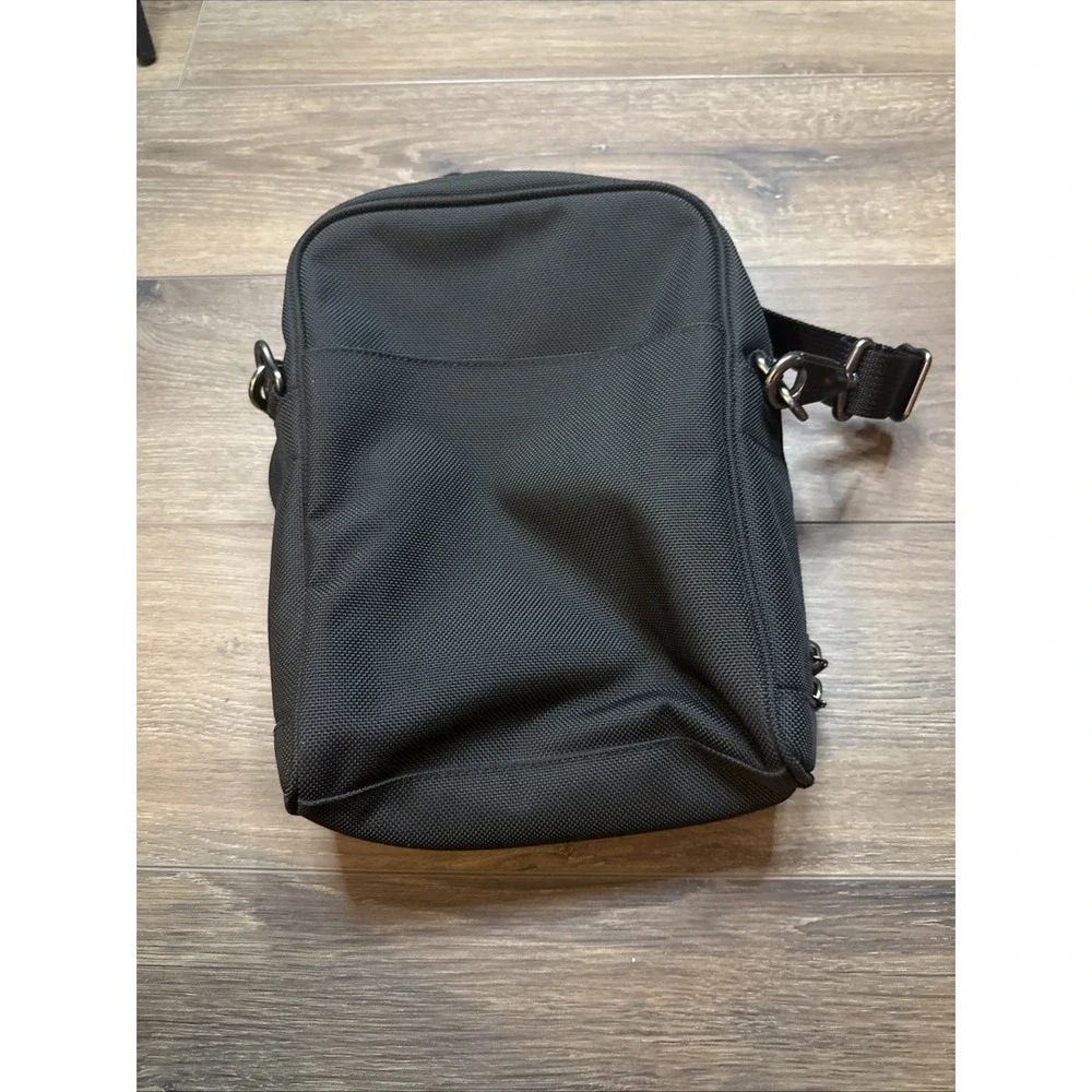 Tumi Alpha 2 Pocket Bag Small Crossbody Black Ballistic Nylon 22100D4 Travel Bag